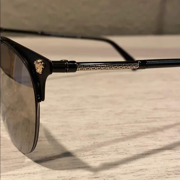 Versace unisex sunglasses authentic - Picture 5 of 12